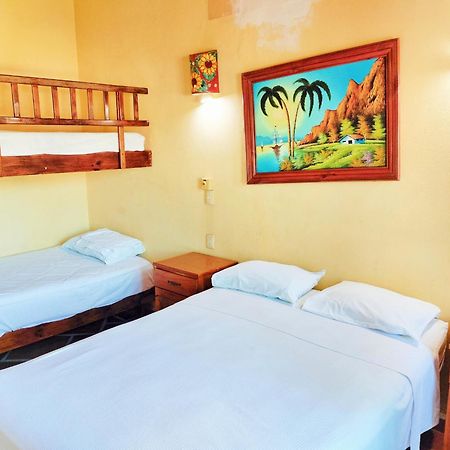 Posada Las Flores Los Ayala Kültér fotó